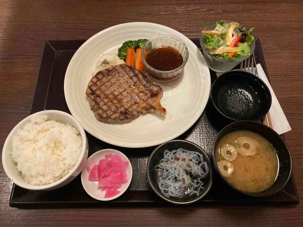 成田空港温泉 空の湯の豚肩ロースのやわらか低温ロースト&ライスセット