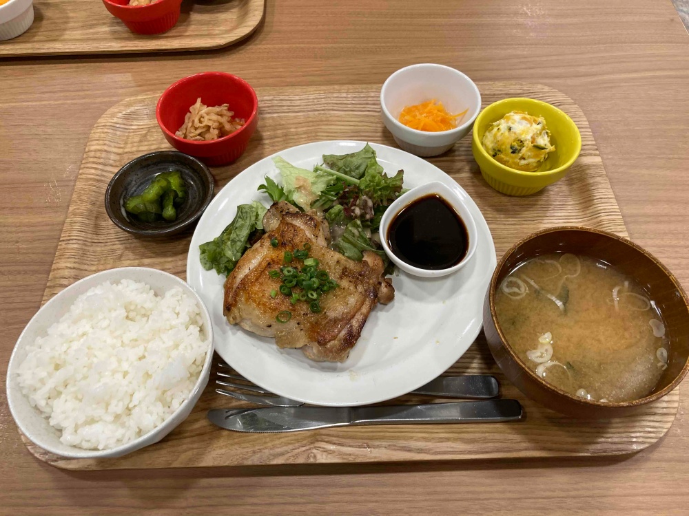 SPA&ごはん ゆるうむ『ととのうキッチン』のつくば鶏のソテー御膳